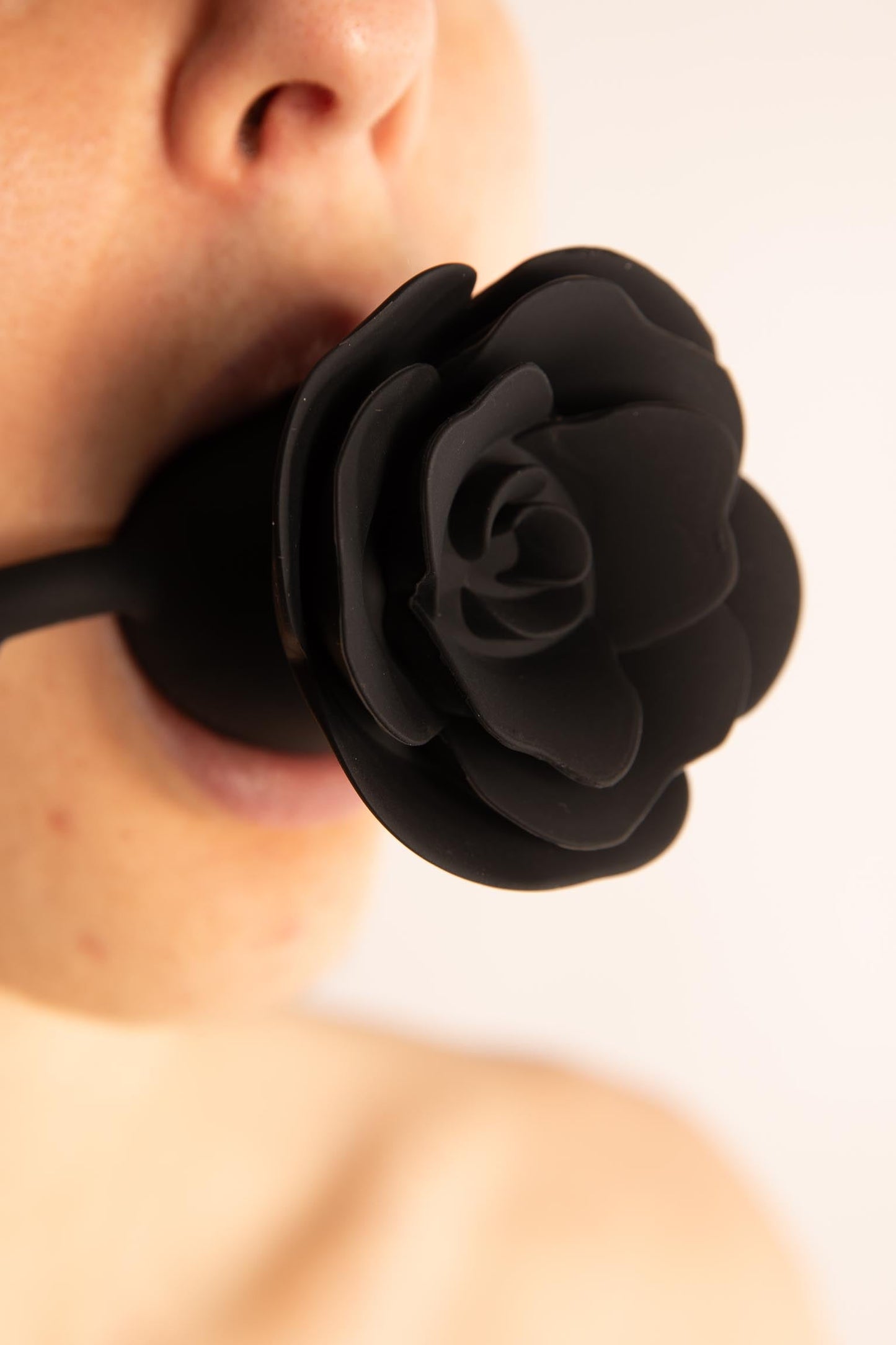 GAG BALL WITH REMOVABLE SILICONE ROSE