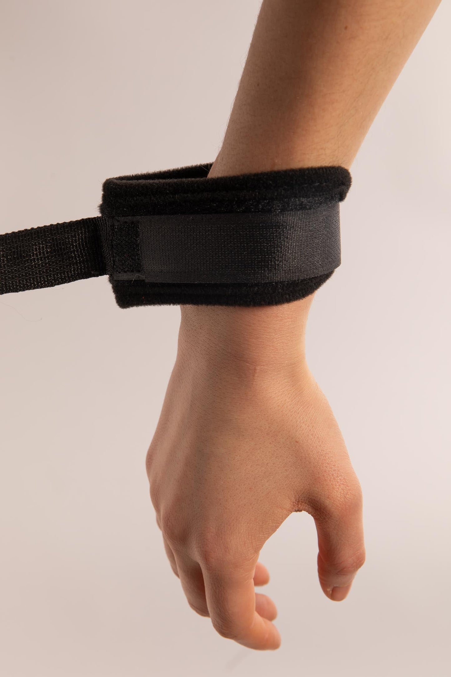 ADJUSTABLE HANDCUFFS WITH BLACK SUCTION CUPS