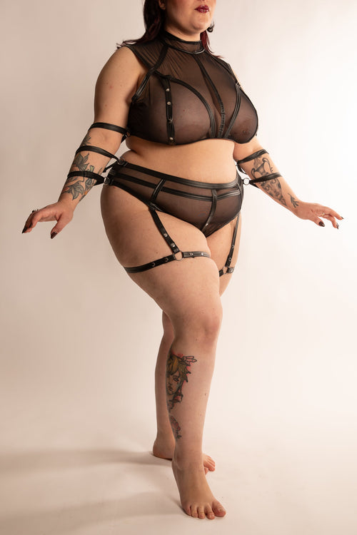 SET TOP, SLIP & REGGICALZE IN MESH
