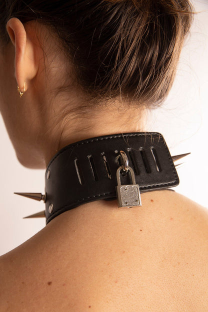 STUDDED COLLAR SET WITH LEASH & BLACK PADLOCK