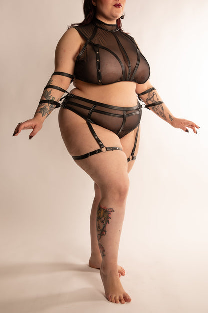 SET TOP, SLIP & REGGICALZE IN MESH